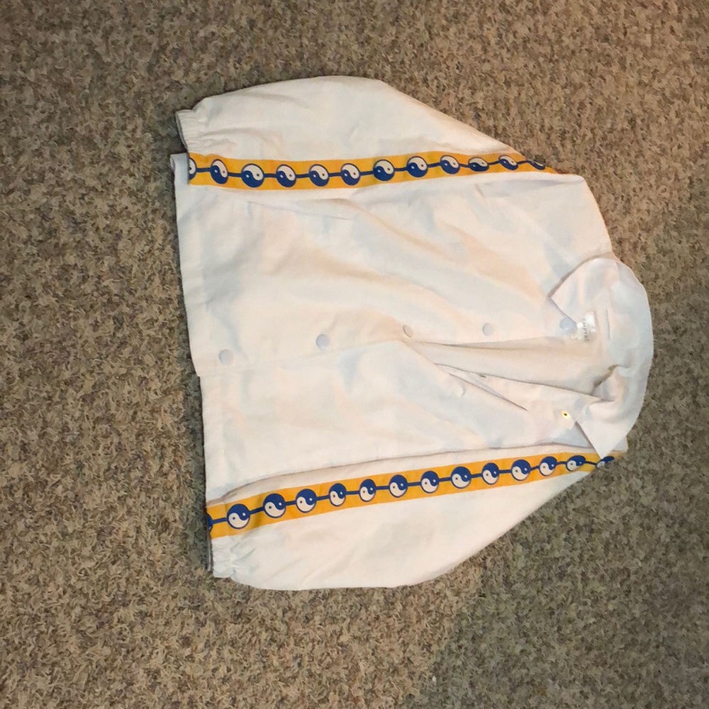 White wind breaker
